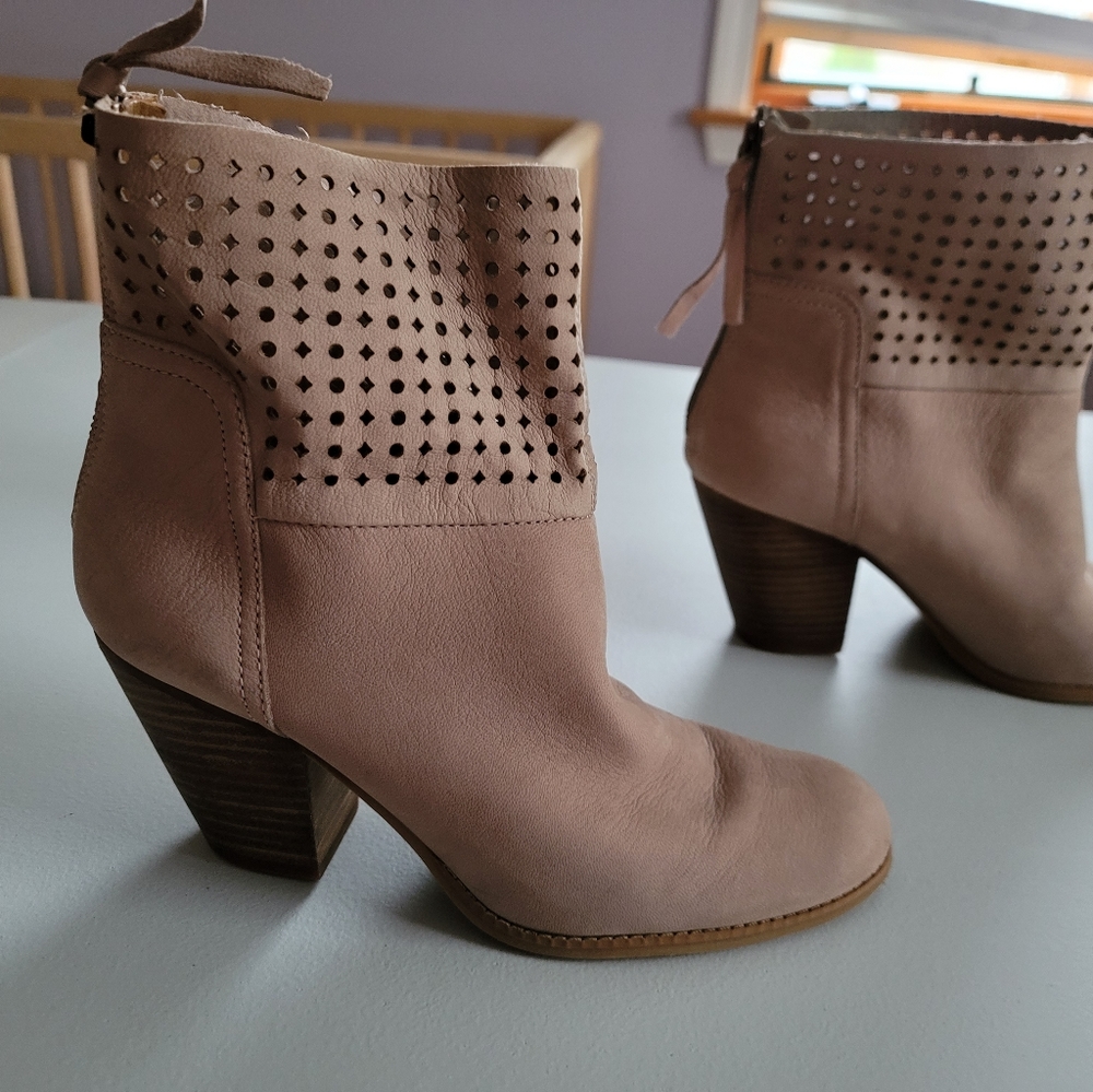 EUC Nine West Suede Booties